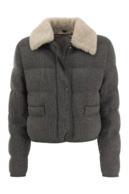 Outerwear in virgin wool with sheepskin collar